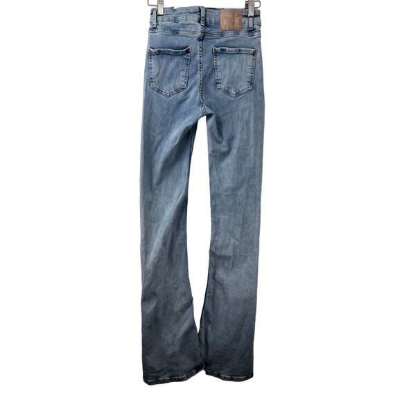 ZARA Jeans Boot Cut Leg Light Wash Women's Size 2 - Picture 2 of 8